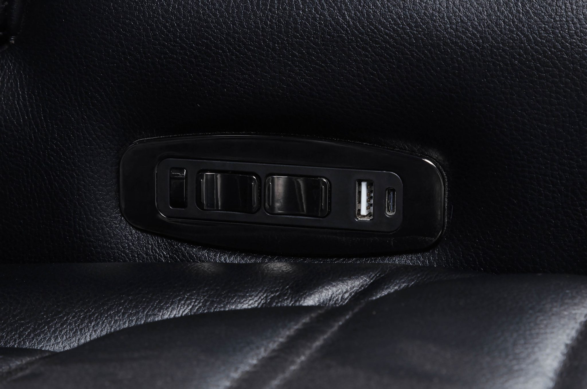 Zuma Dual Power Reclining Loveseat Black - Image 10